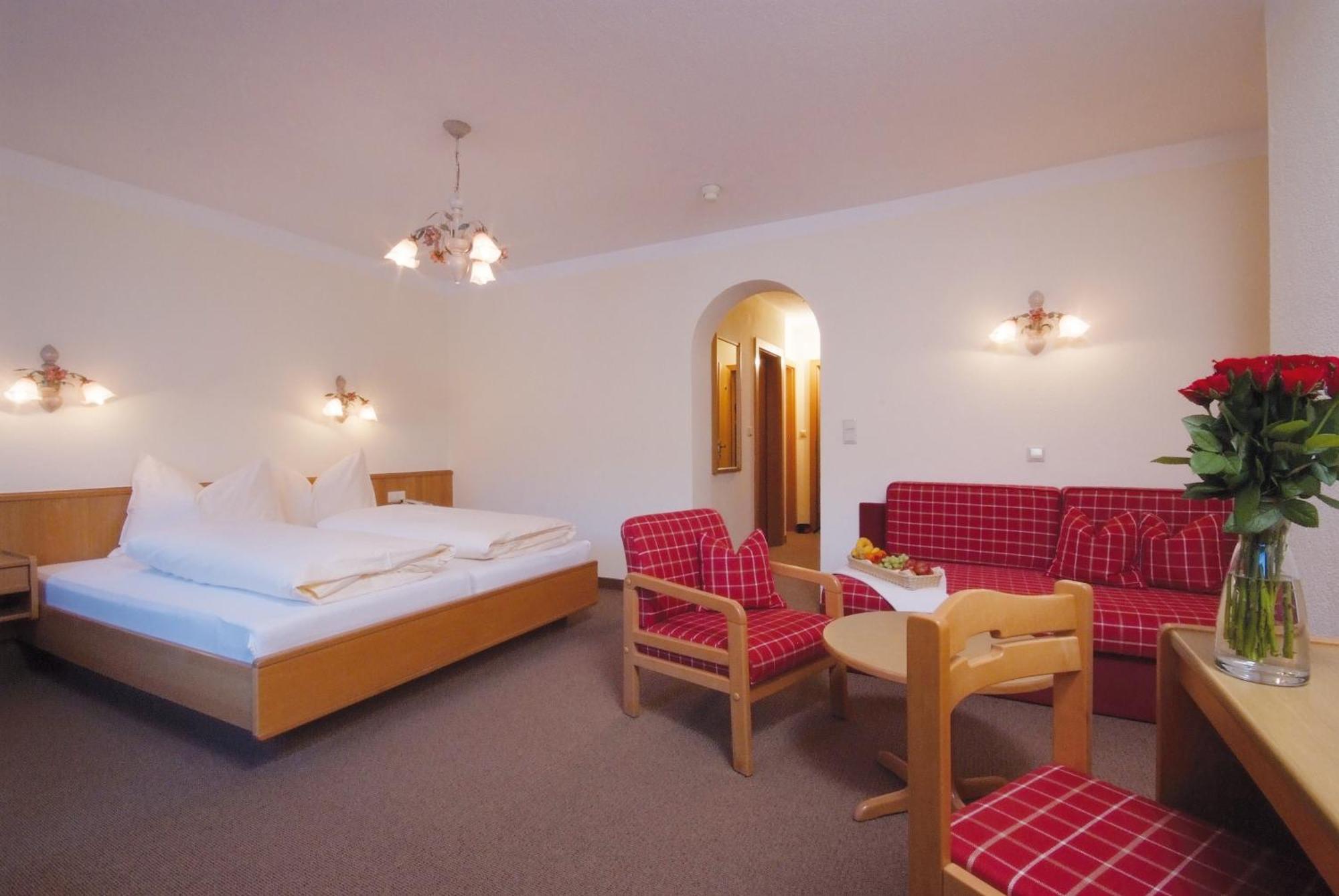 Hotel Zum Lamm Tarrenz Exteriör bild