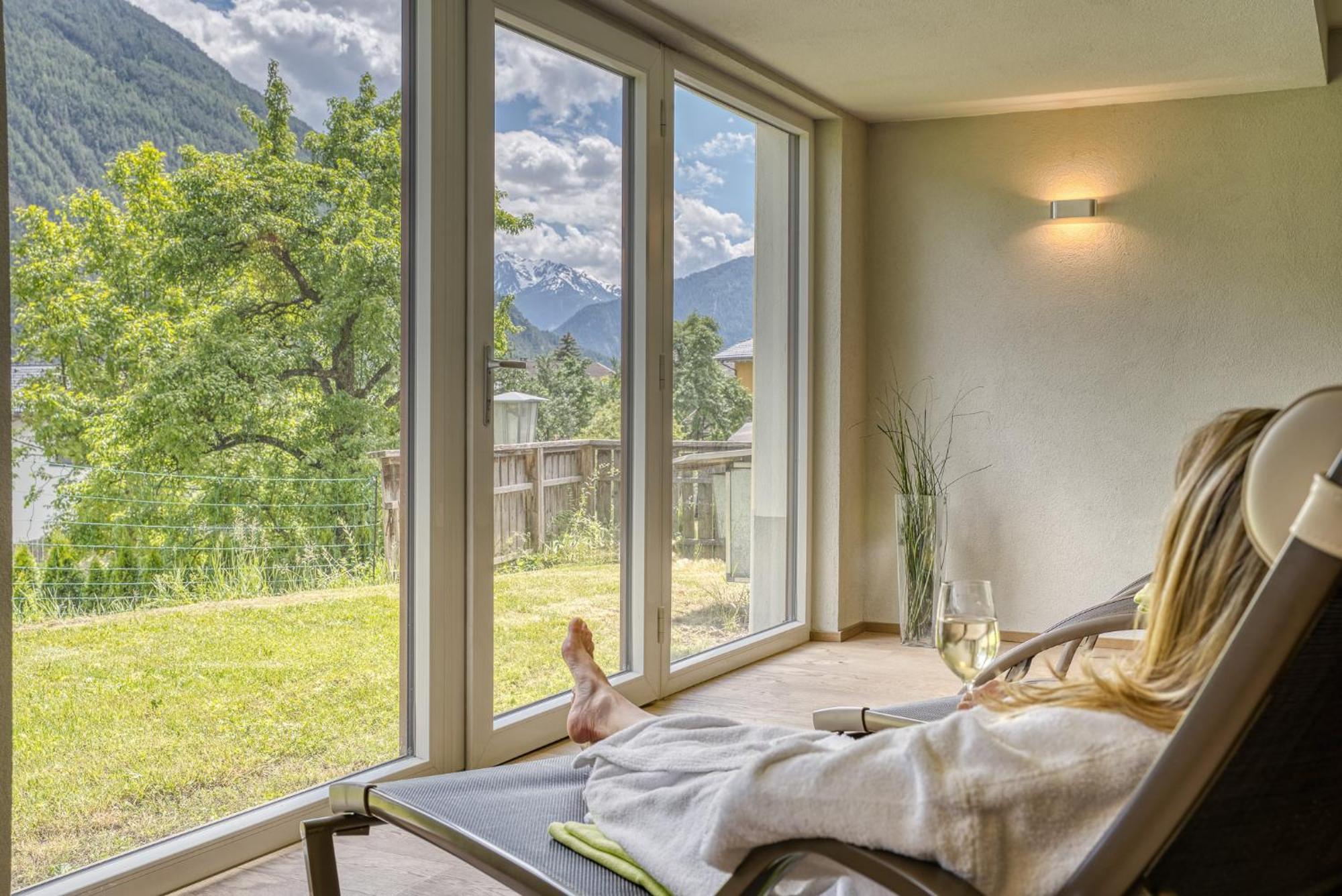 Hotel Zum Lamm Tarrenz Exteriör bild