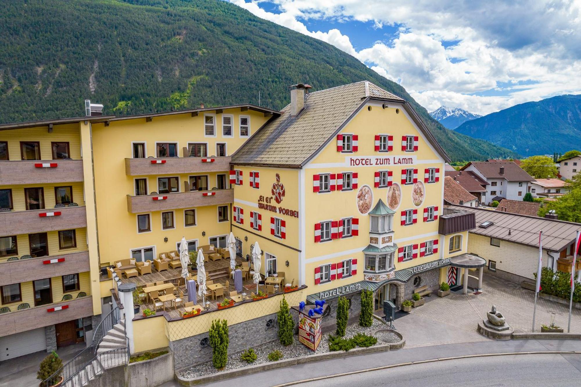 Hotel Zum Lamm Tarrenz Exteriör bild
