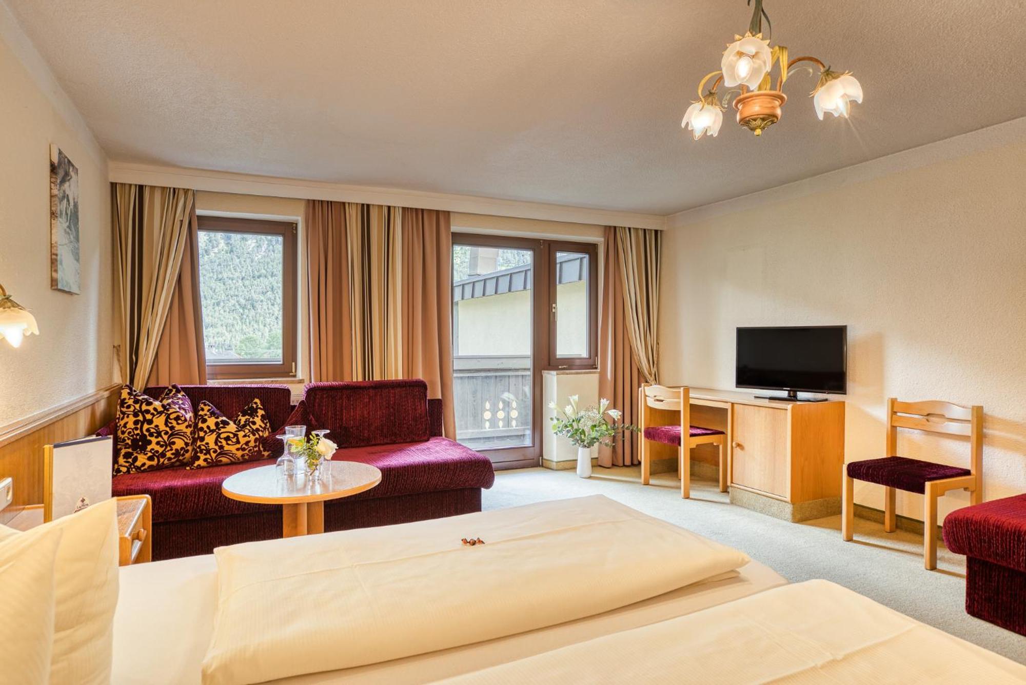 Hotel Zum Lamm Tarrenz Exteriör bild