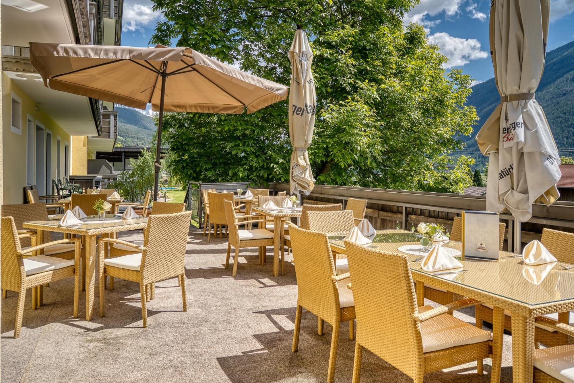 Hotel Zum Lamm Tarrenz Exteriör bild