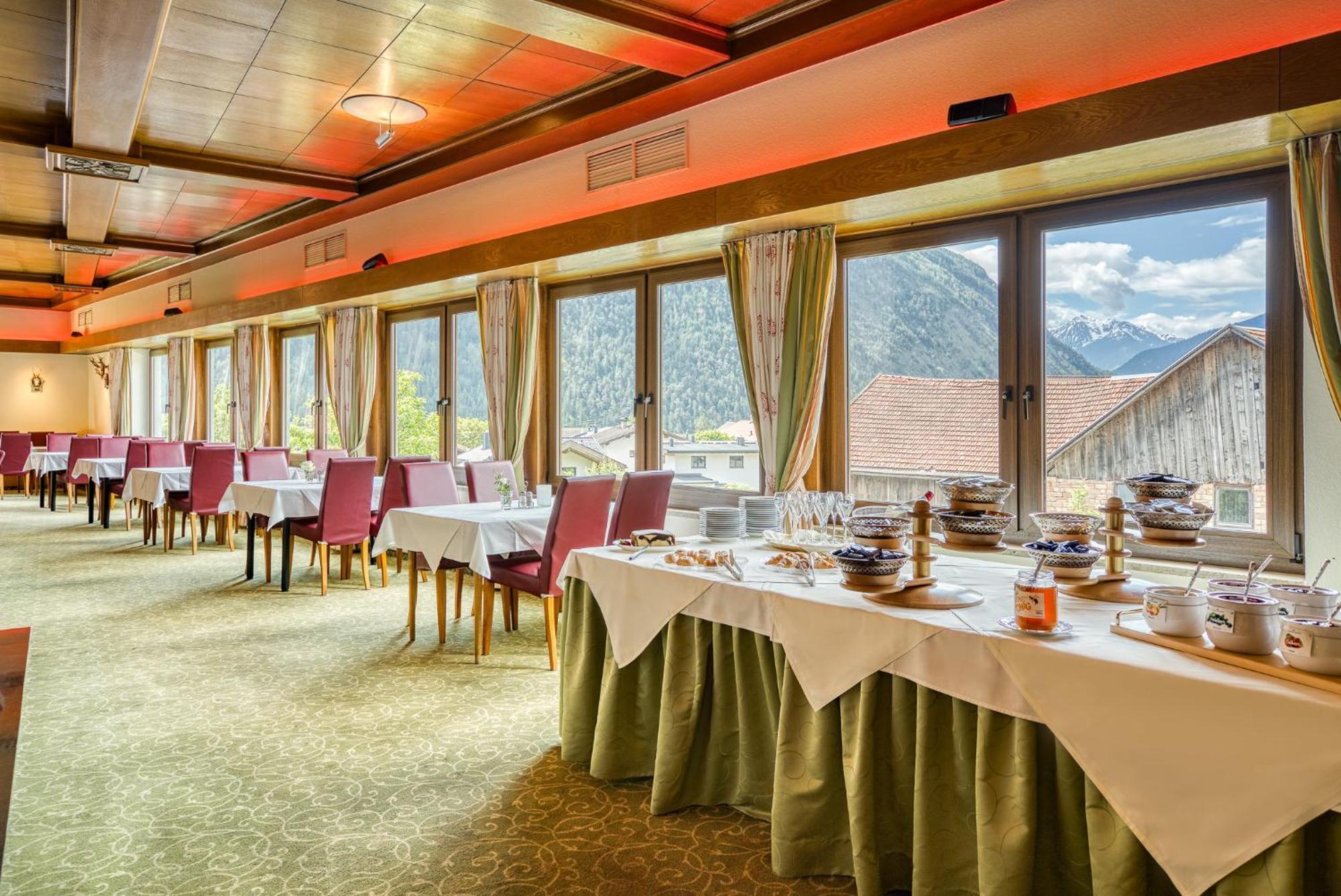 Hotel Zum Lamm Tarrenz Exteriör bild