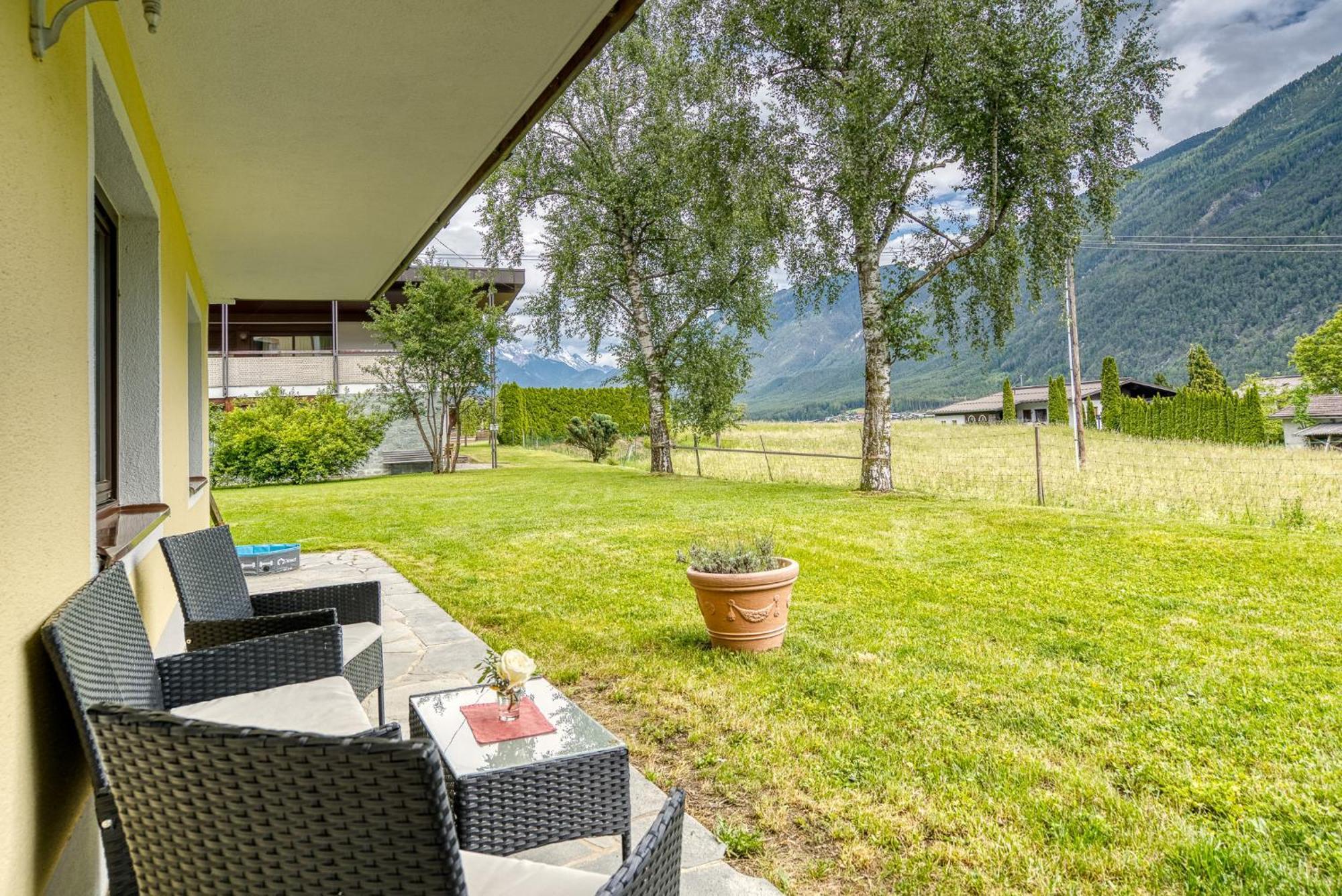 Hotel Zum Lamm Tarrenz Exteriör bild