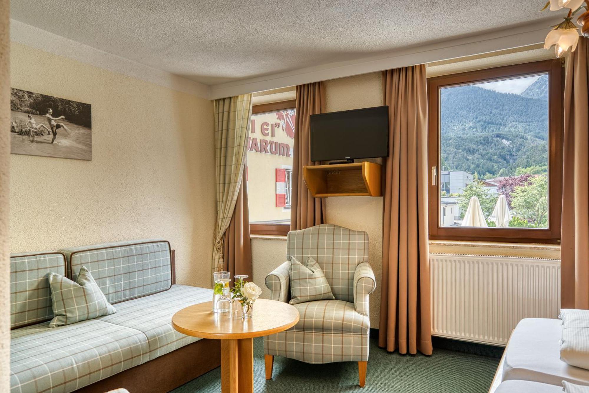 Hotel Zum Lamm Tarrenz Exteriör bild