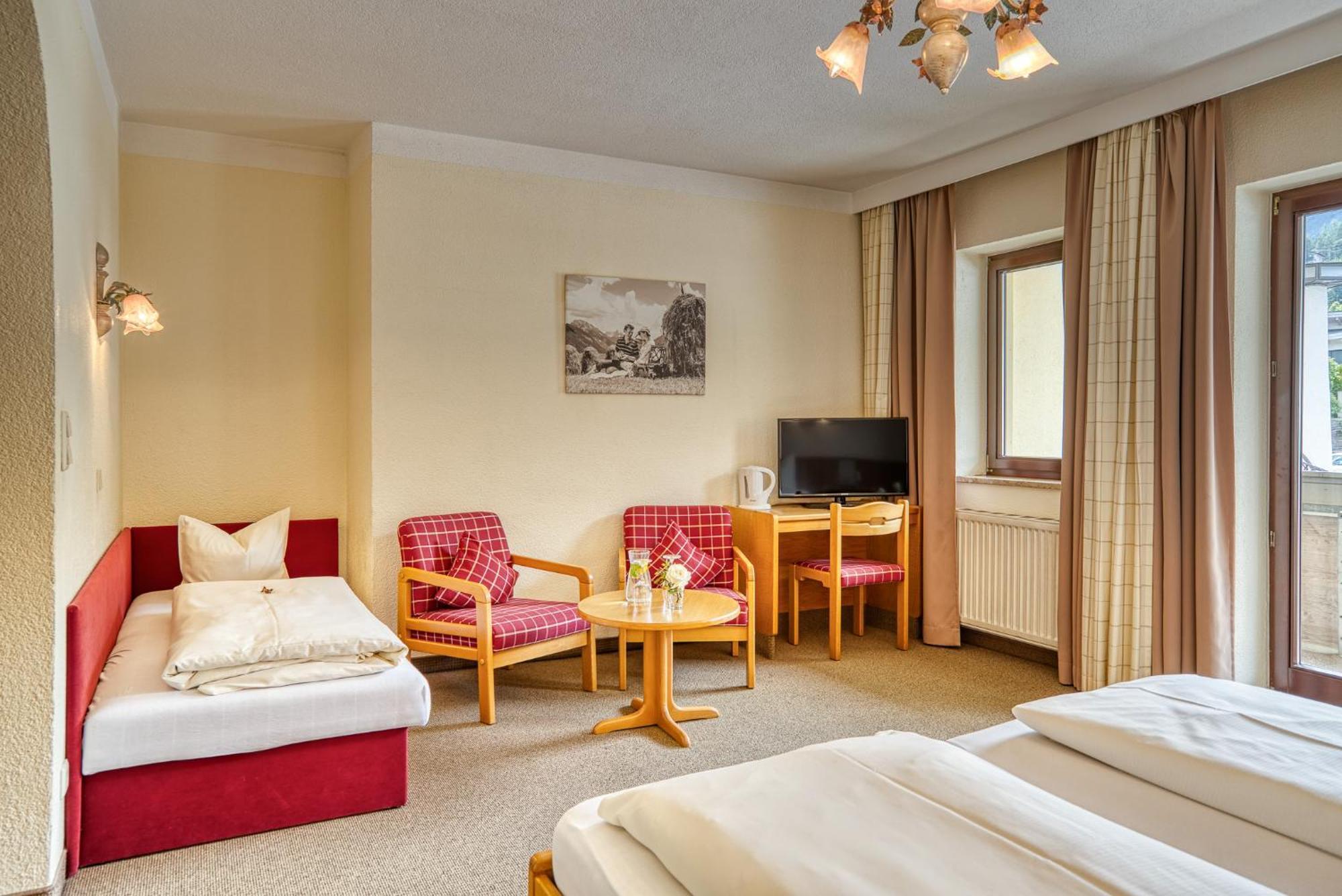 Hotel Zum Lamm Tarrenz Exteriör bild