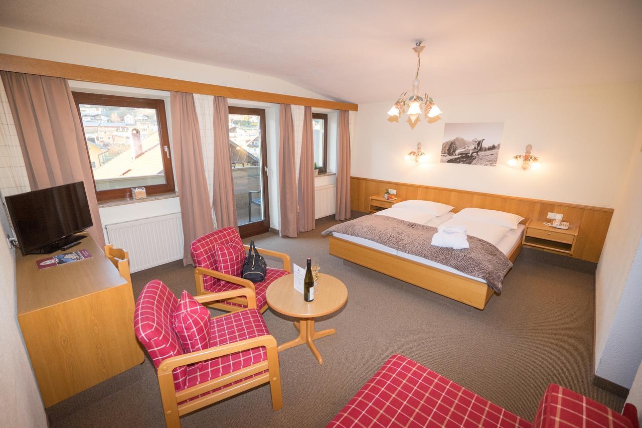 Hotel Zum Lamm Tarrenz Exteriör bild