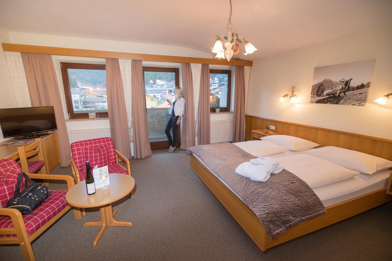 Hotel Zum Lamm Tarrenz Exteriör bild
