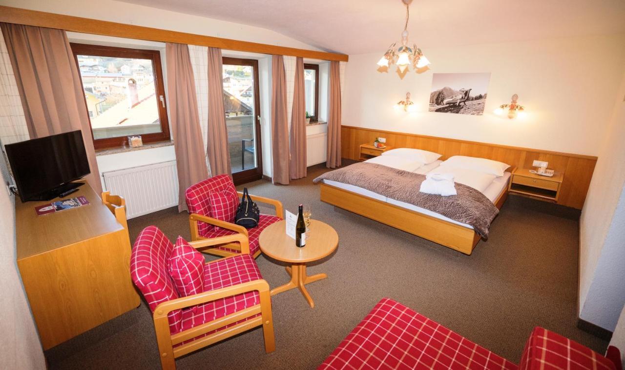 Hotel Zum Lamm Tarrenz Exteriör bild